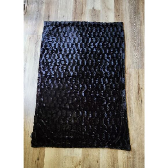 Faux Fur Sherpa Throw Blanket - 50"x70"- Soft & Plush, Warm & Fuzzy - Picture 2 of 3